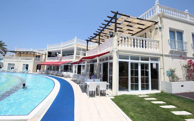 1 Bedroom Apartment Sea View 10 by Likya Global