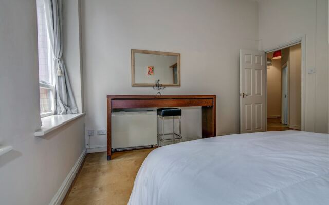 Bright, Spacious 2BR Central Manchester Flat for 4