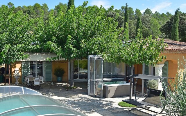 Stunning Villa Near Regusse With Private Swimming Pool