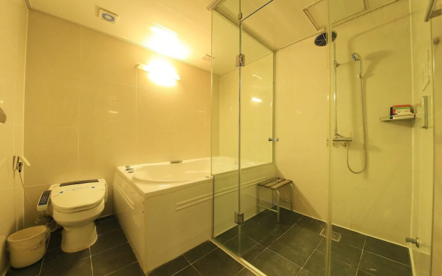 Hwagok Carlton Hotel