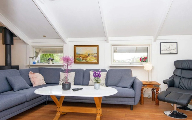 6 Person Holiday Home in Ronde-by Traum