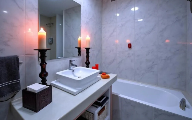 Eivissa Beachfront Gem - Modern 2BR Apartment