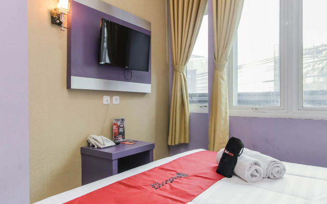 RedDoorz Plus near Stasiun Bekasi