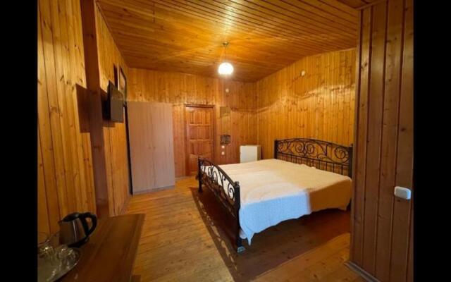 Amra2000 Guest House