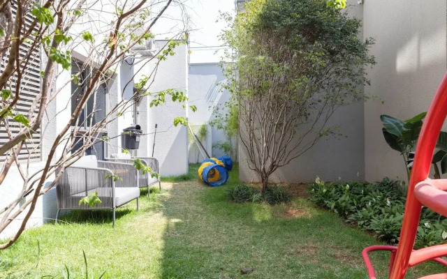 Estudio Pinheiros com piscina e academia