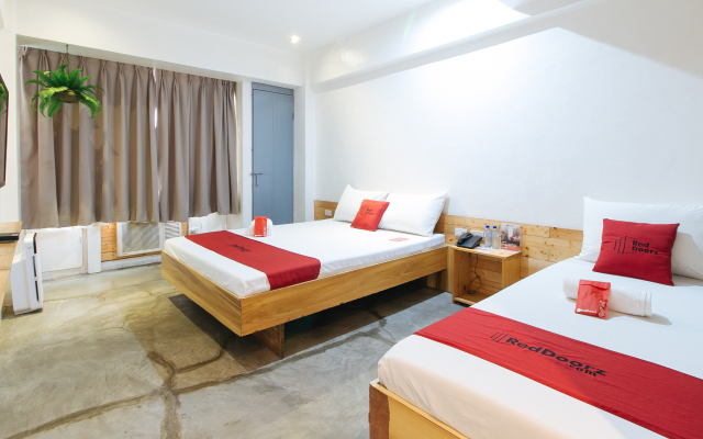 RedDoorz Plus @ Boni Avenue Mandaluyong