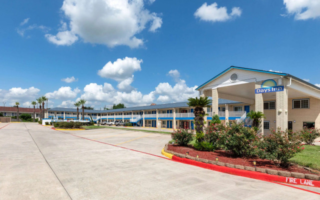 Days Inn by Wyndham Baytown Garth Road I10 East