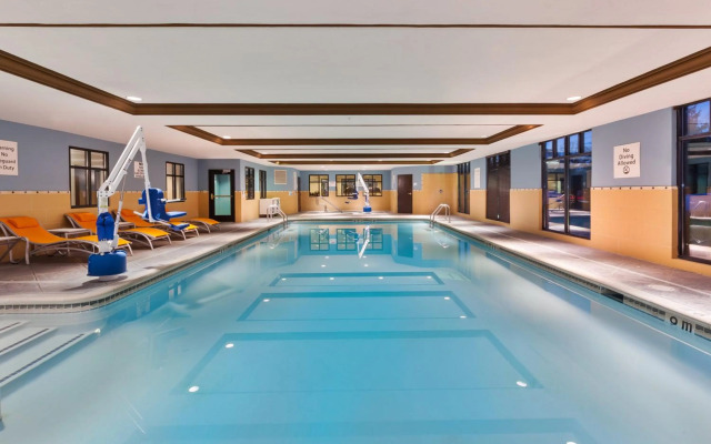 Holiday Inn Express & Suites Warminster - Horsham by IHG