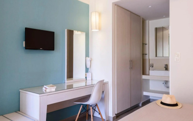 Poseidon Studios & Apartments