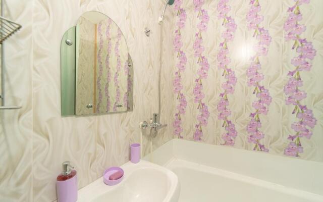 Пять звезд на Мира 94