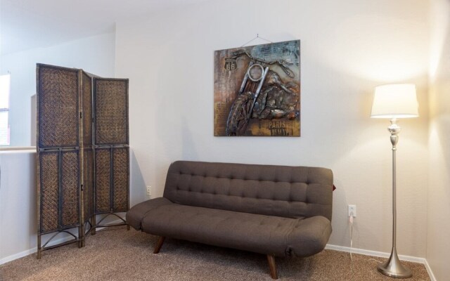 2BR Plus Ocotillo Townhome, Heated Pool, Spa, Gym