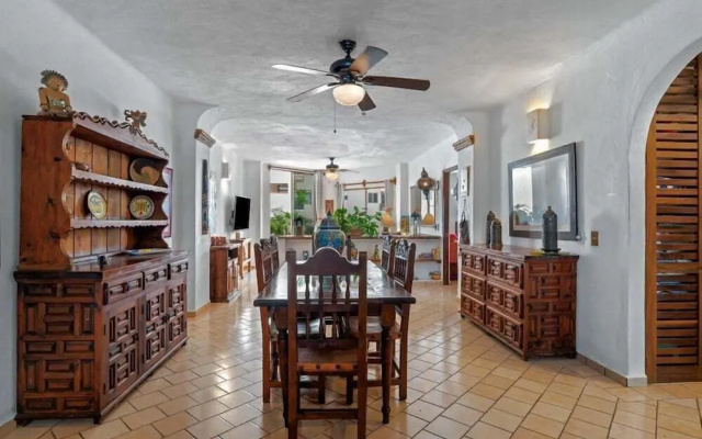 Ocean View 2Br Condo-balcony-beach-pool - 902