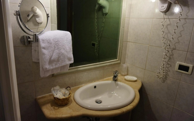 Green Hotel
