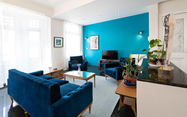 Spacious & Artistic Retro 2 Bedrooms Apt + SAUNA