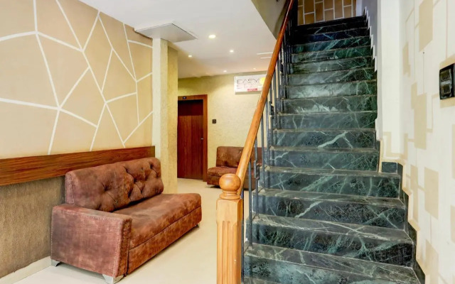 OYO 16952 Easy Stay