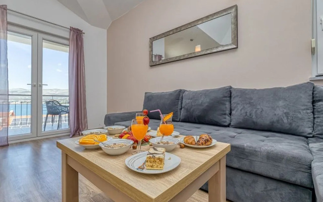 Seaview Apartment Mihaela