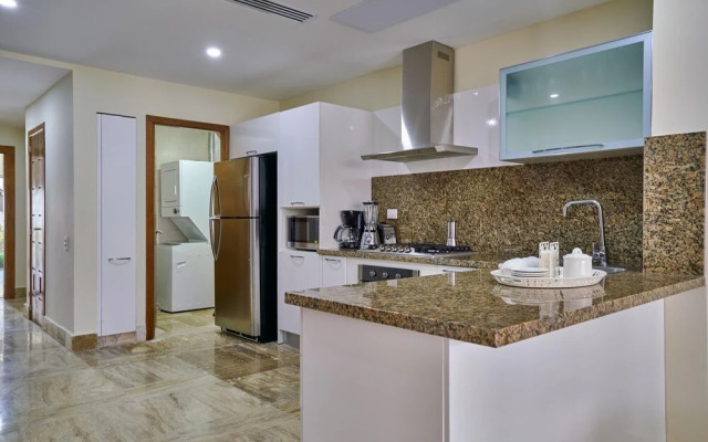 Luxury Beach Condo With Pool View Bh-102