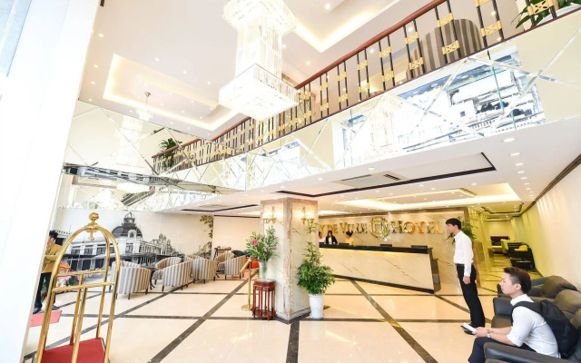 May De Ville Lakeside Hotel