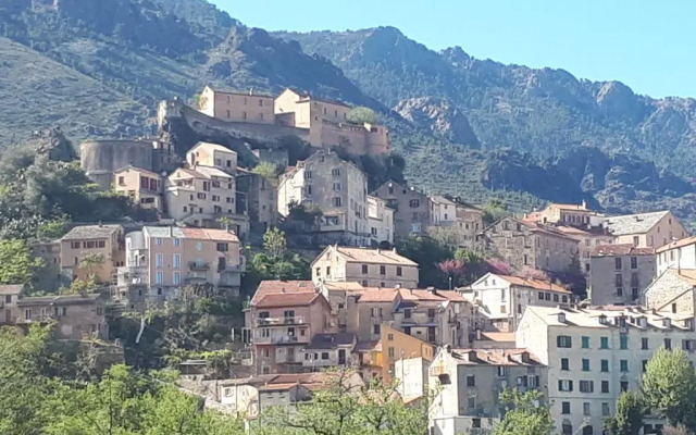 charmant studio dans résidence neuve et calme