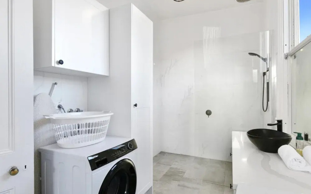 Charming 2-bed House in North Hobart