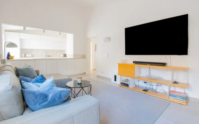 Lavanda Magnificent Five Bedroom Villa in Carvoe