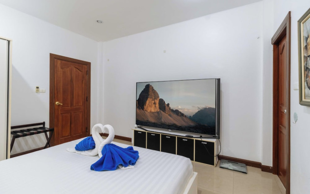 3BR Pool Villa Near Boat Avenue V303