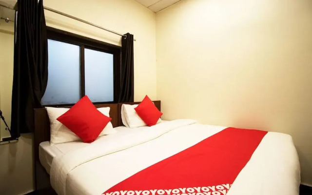 OYO 42732 Qlark Palace