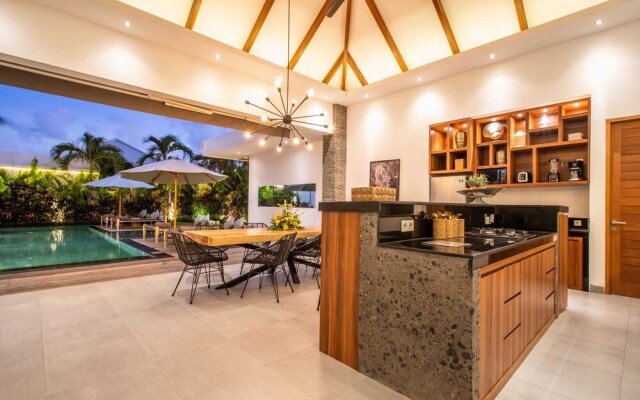 Fabulous Private Villa 4 BR Canggu w staff