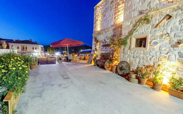 Atax Cave House