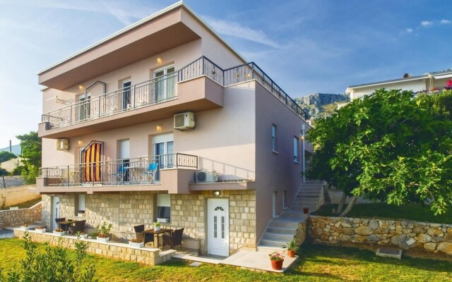 Stunning Home in Mali Rat With Wifi and 3 Bedrooms