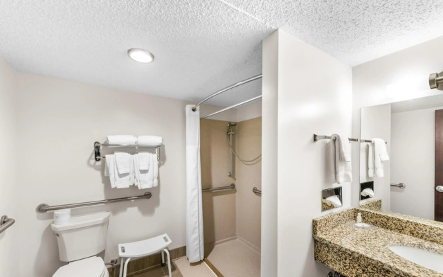 Quality Inn & Suites Columbus