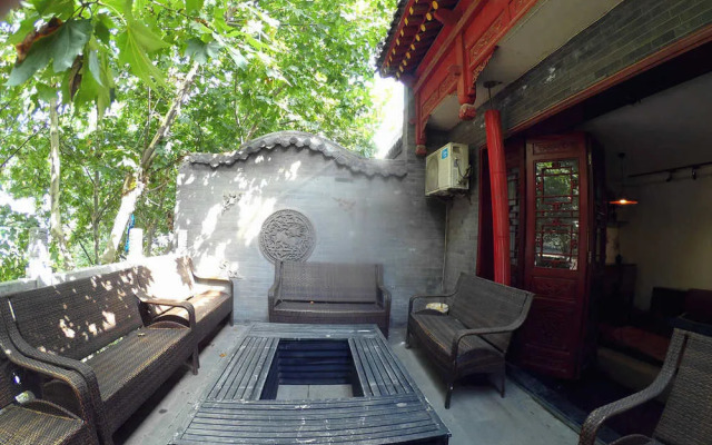 Djmt Universal Guest House