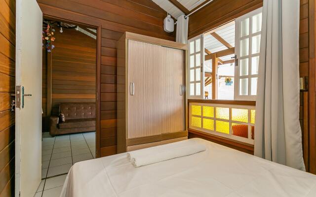 Casa c/ área verde e perto da praia LDS173