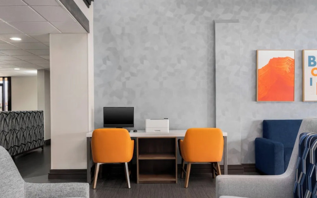 Holiday Inn Express & Suites Bentonville