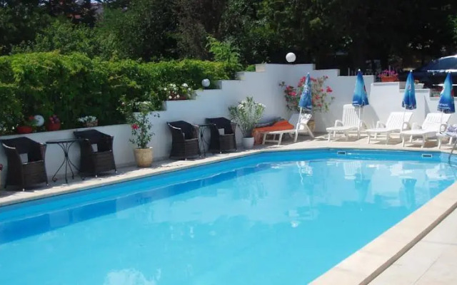 Kristian Family Hotel