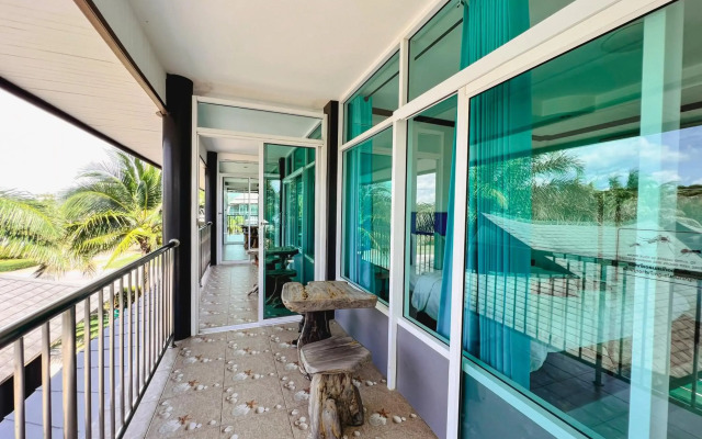 Baan Faa Talaychan Resort