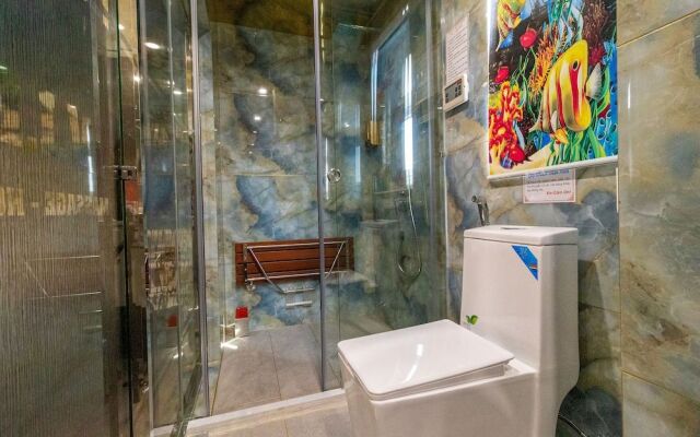 RedDoorz Premium @ Cao Thang Street