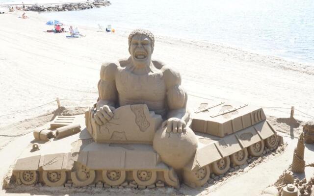 Spacious 3 Bedroom 2nd Line Beach Apartment Marbella Center