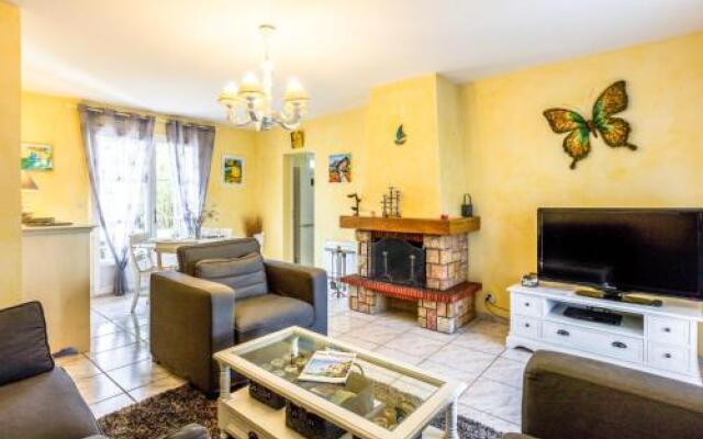 Holiday Home Les Grillons