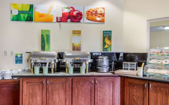 Quality Inn & Suites Lawrence - University Area