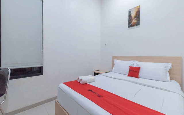 RedDoorz near CSB Mall Cirebon – Guest Rooms – Cirebon