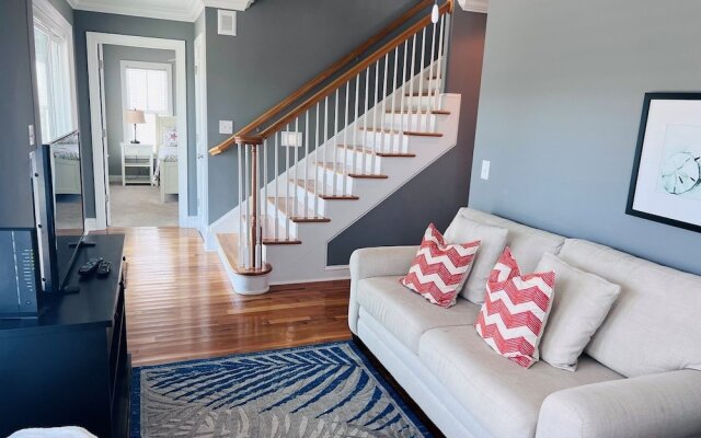 2ice As Nice 4 Bedroom Home by RedAwning