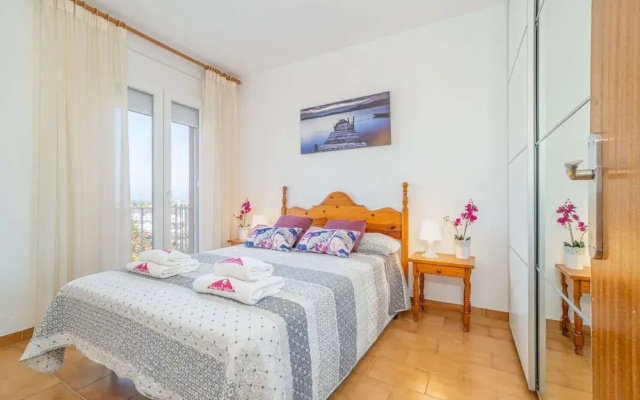 Apartment in Empuriabrava Near Sandy Beach