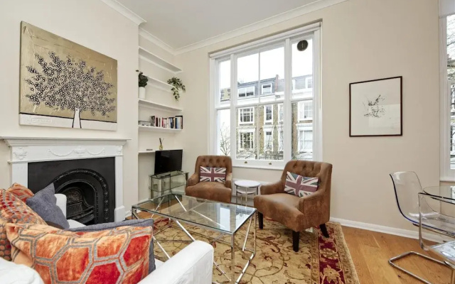 Elegant Earl s Court Flat by Underthedoormat