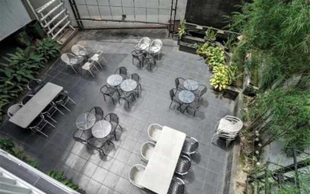 Maximus Prime by ZEN Rooms