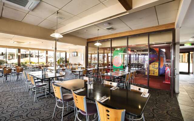 Nightcap at Riverside Hotel