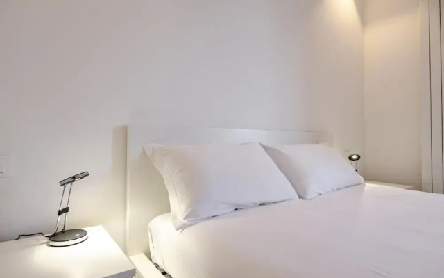 Brand new Suite With Balcony Via Albertoni