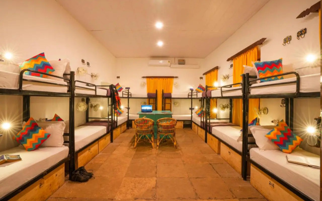Gostops Goa, Calangute - Rooms & Dorms