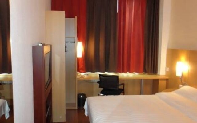 IBIS Hangzhou South Station