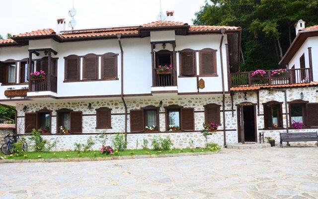 Family Hotel Dinchova kushta